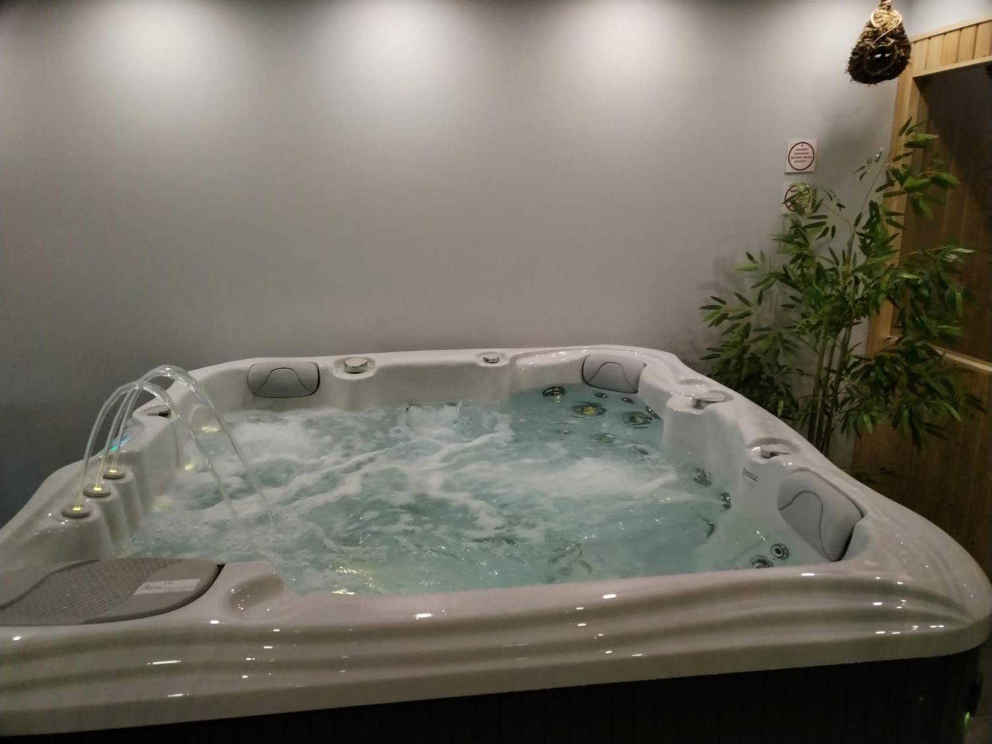 Villa Spa Magic 투헬리스케 토플리체 외부 사진